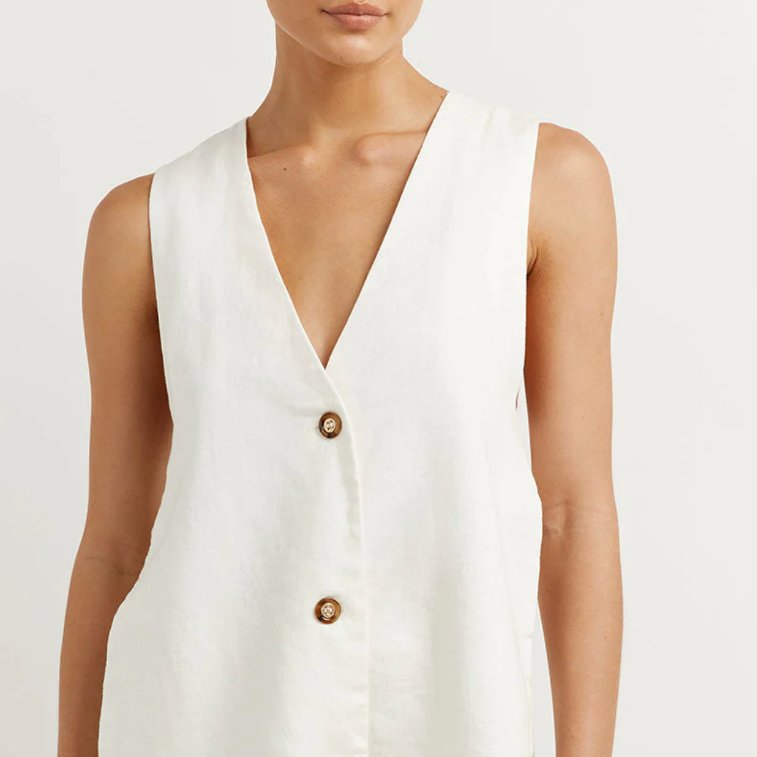 Bella Stride| Fiona™ - Sleeveless Buttoned Set