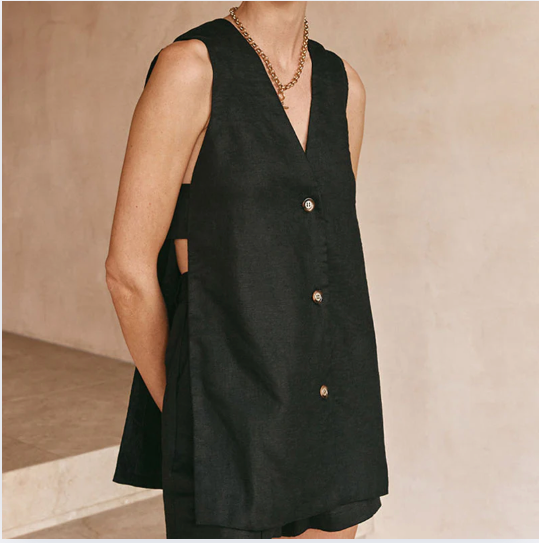 Bella Stride| Fiona™ - Sleeveless Buttoned Set