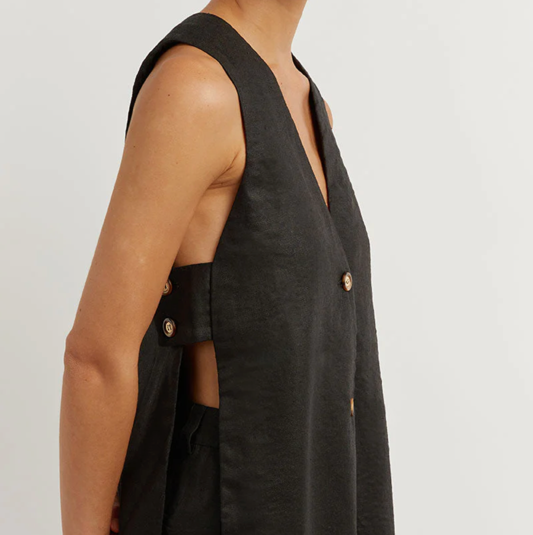 Bella Stride| Fiona™ - Sleeveless Buttoned Set