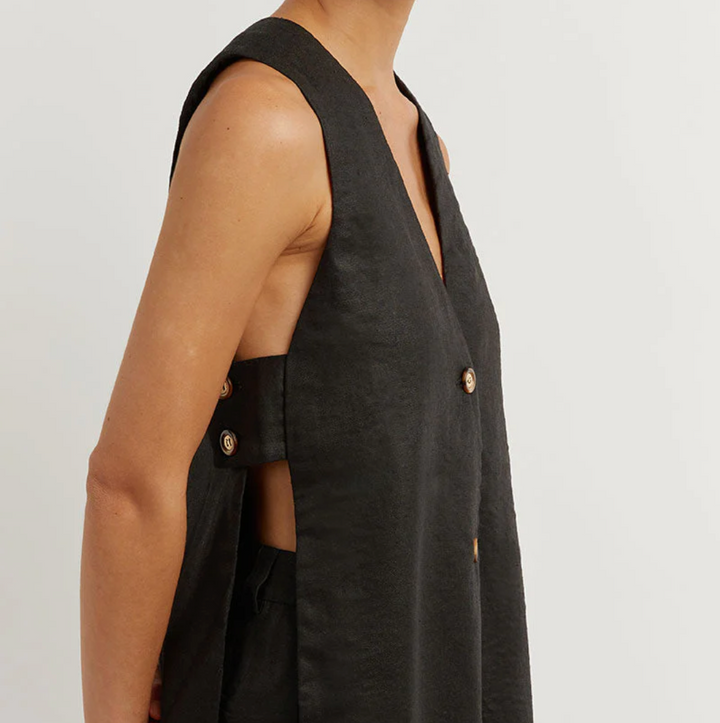 Bella Stride| Fiona™ - Sleeveless Buttoned Set