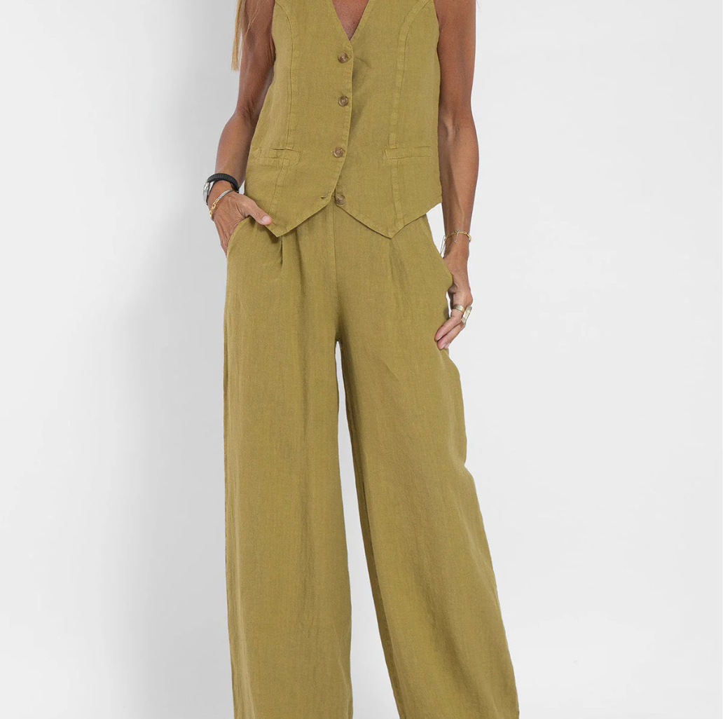 Bella Stride| Aira™ - Buttoned Vest & Wide-Leg Trousers Set
