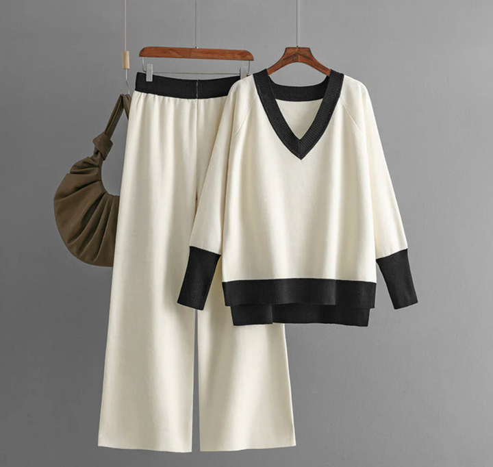 Bella Stride| Silvia- Elegant set consisting of long-sleeved knit top and V-neck trousers