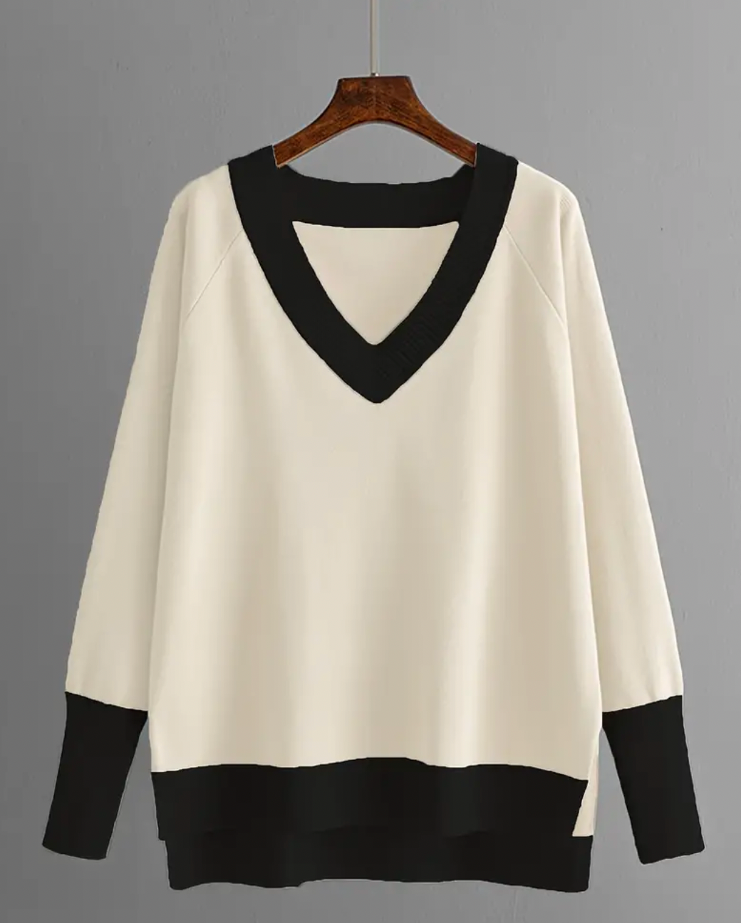 Bella Stride| Silvia- Elegant set consisting of long-sleeved knit top and V-neck trousers
