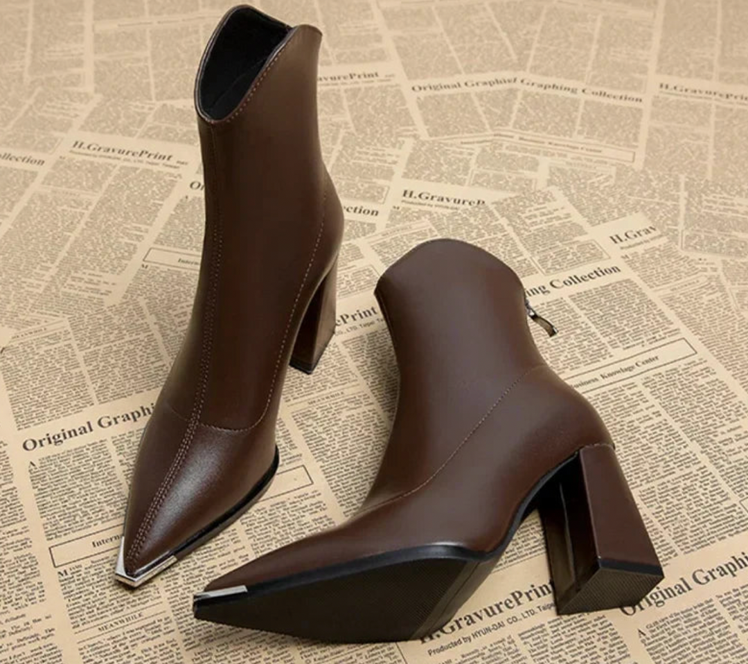 Bella Stride| Chelsea™- Stylish and Comfortable Leather Heels